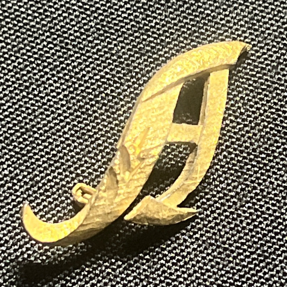 Letter P & A Etched  MAMSELLE Vintage Gold Tone Brooch Pin - Picture 4 of 7